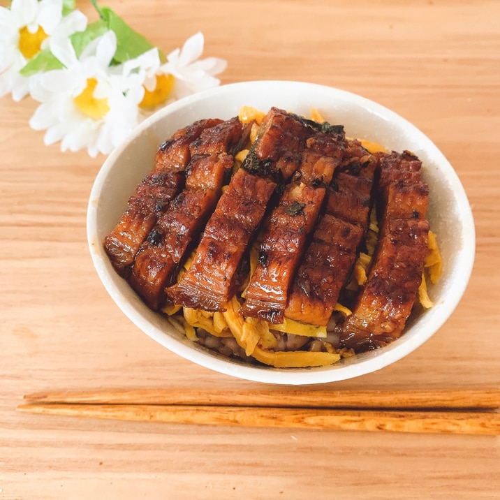 鰻1匹で4人分ꕤうなぎたま丼✧˖°